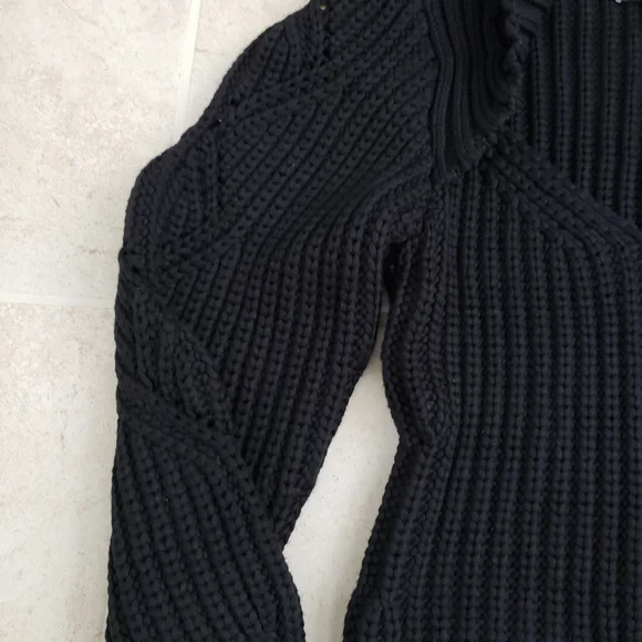 NEW Express Ribbed Scoop Neck Long Sleeve Sweater in Black - Picture 7 of 11